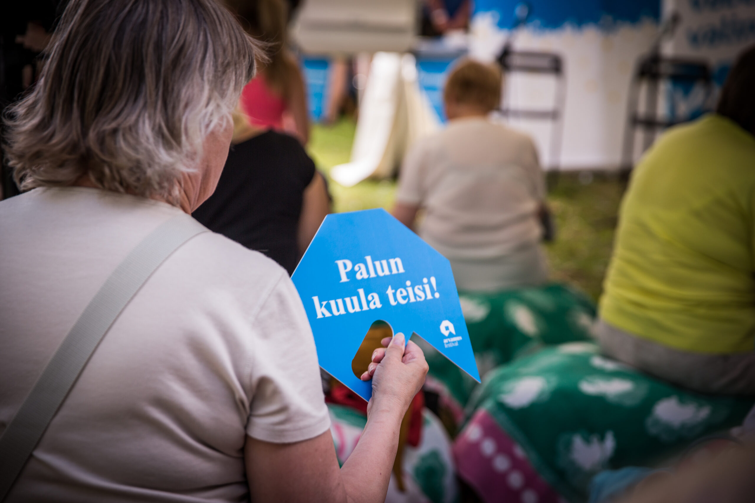 Arutelude eel toimuvad miniväitlused tutvustavad teema olulisemaid vaatenurki